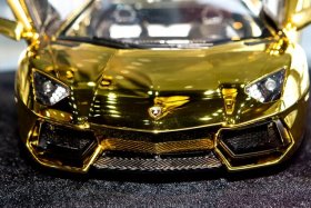 Золотое купе Lamborghini Aventador LP-700-4 пустят с молотка